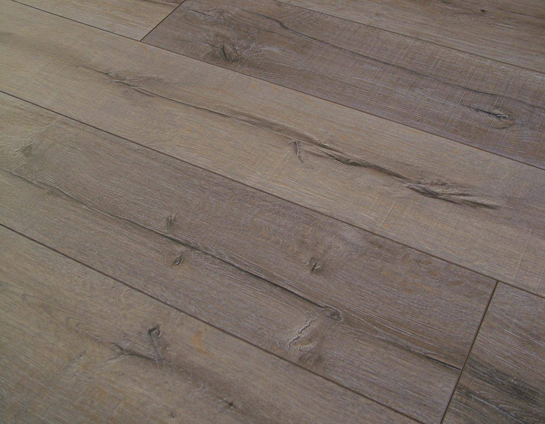 Kronotex Robusto 12mm Rip Oak laminate flooring