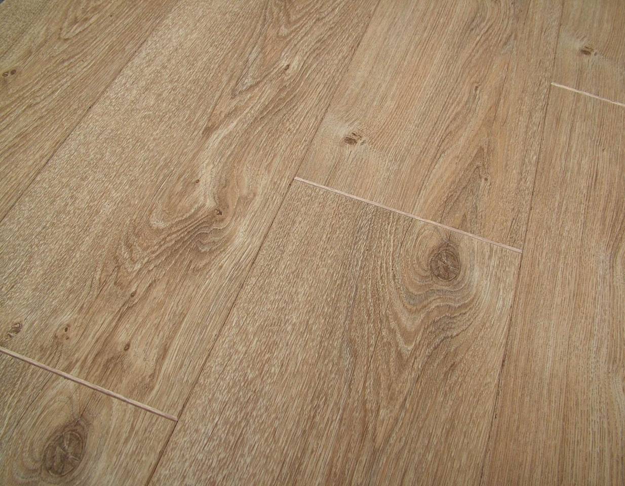Lifestyle Chelsea Traditional Oak flooring by Balterio