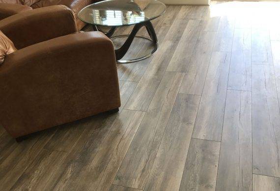 Kronotex Robusto Harbour Grey oak floor fitting job