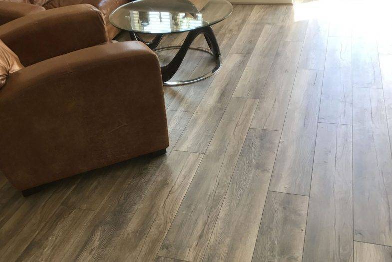 Kronotex Robusto Harbour Grey oak floor fitting job