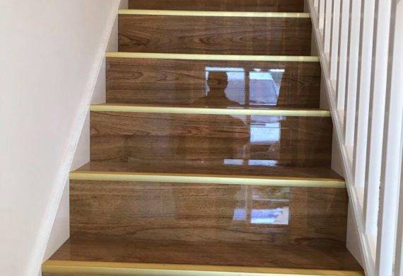 Gloss flooring staircase fitting job