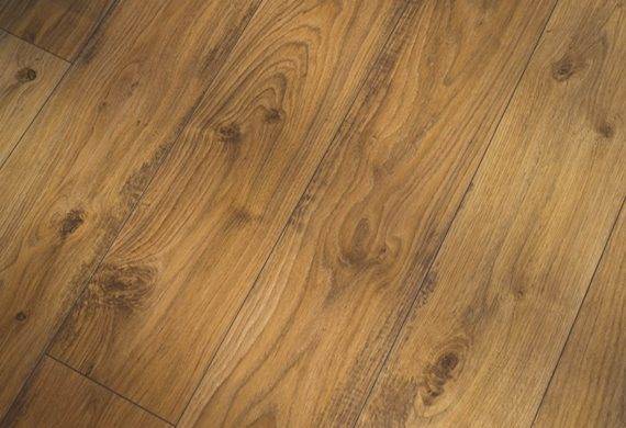 Quick Step Laminate Flooring in Old Oak Natural Elite Range