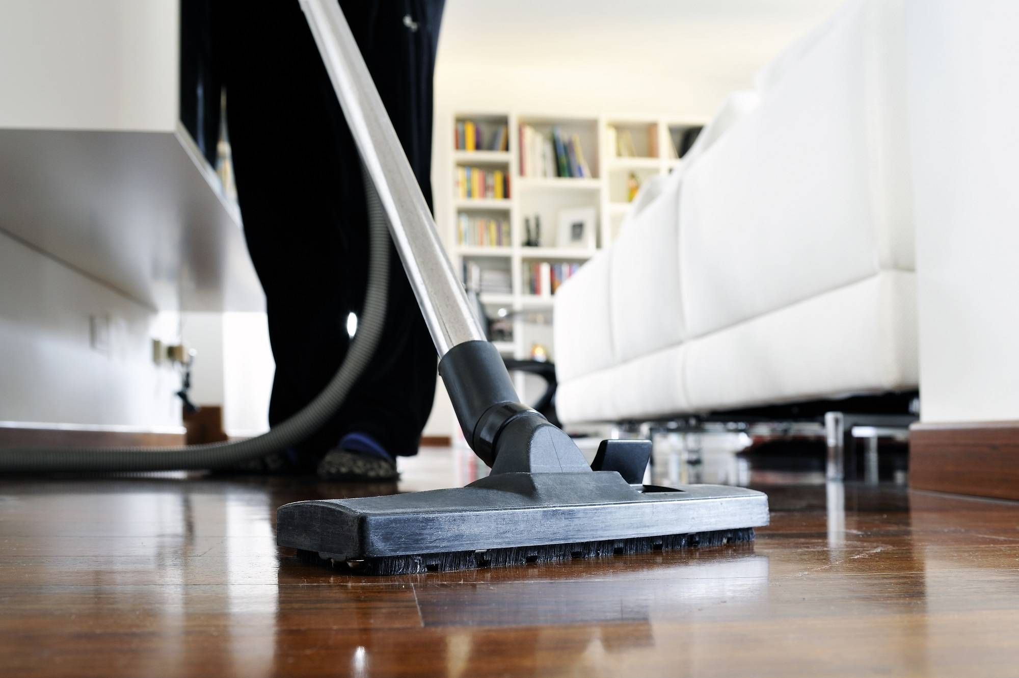 Cleaning laminate flooring